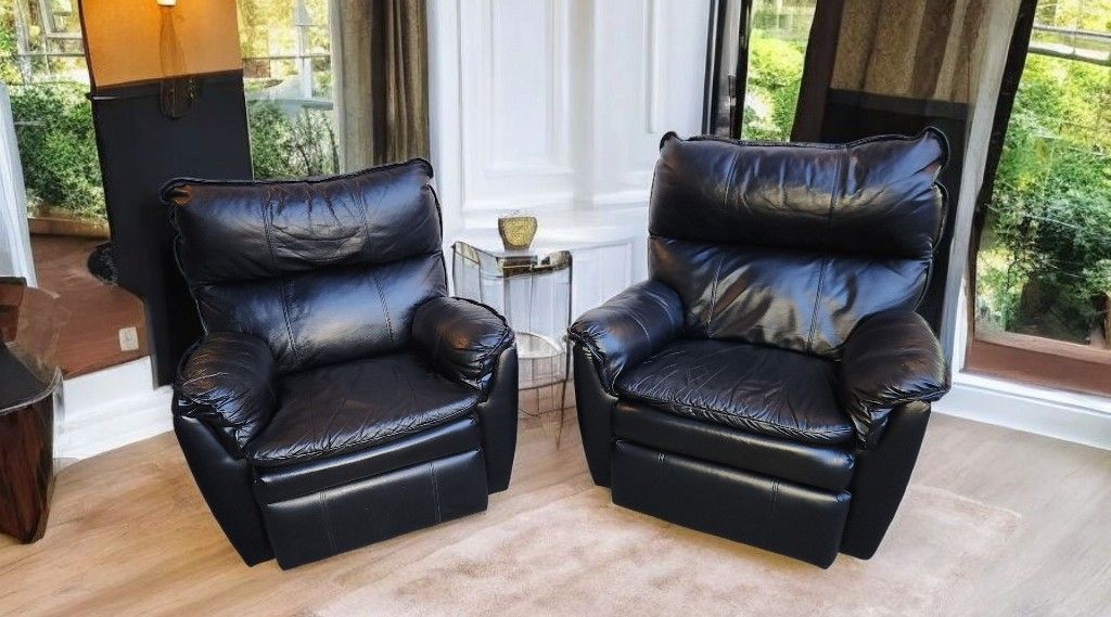 SET OF BLACK LEATHER RECLINERS