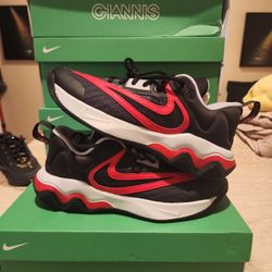 Giannis Immortality 3 Black/red Size 8m