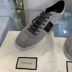 GUCCI Men’s Shoes w/Sleeves