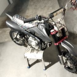 HONDA CRF DIRT BIKE 