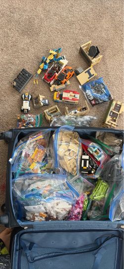 Large Lot of LEGO Sets and Loose Pieces and figures