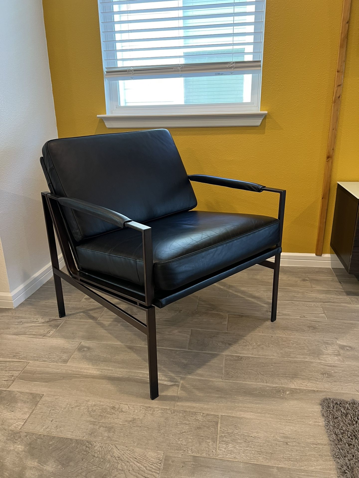 Black Leather Beautiful New Contemporary Accent Chair