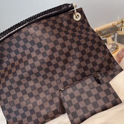 Louis Vuitton handbag 