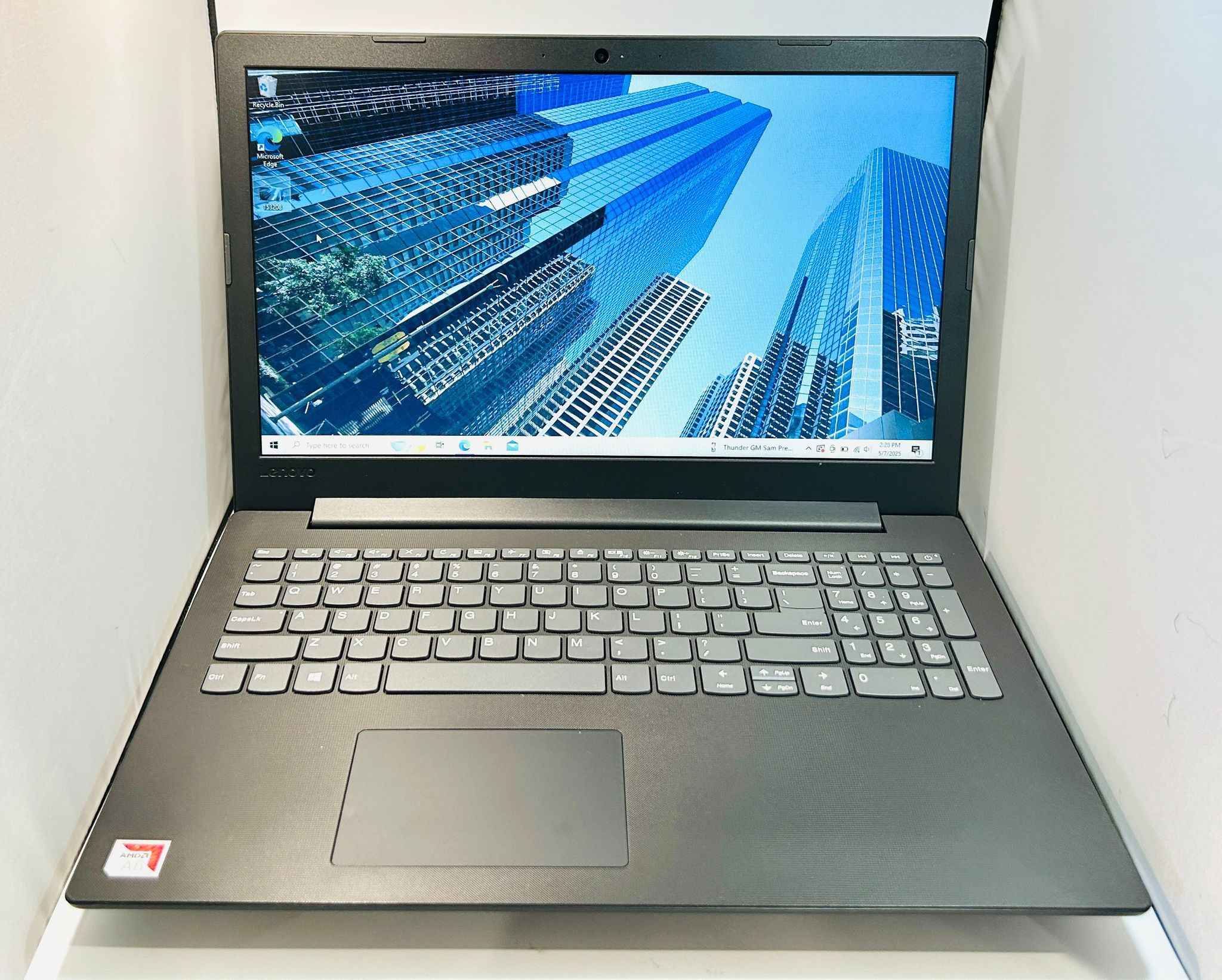 Lenovo IdeaPad 81H5 AMD A6-9225 2.60Ghz 8GB 256GB Windows 10