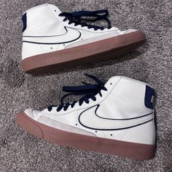 Nike Blazer Mid ’77 Vintage White/Navy/Gum – Size 8.5 Men’s (10 Women’s) – Like New