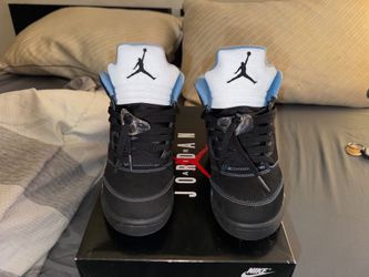 Air Jordan 5 UNC