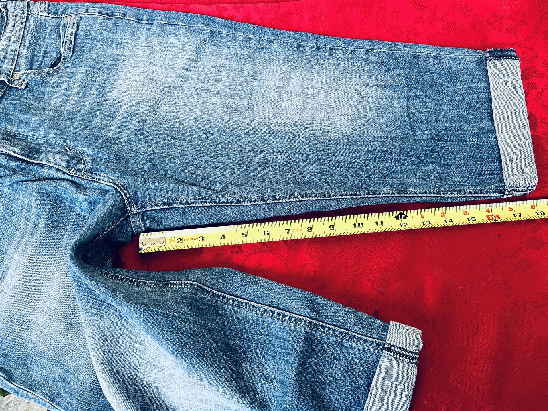 Levi’s Blue denim cuffed capri jeans #casual #western #levi’s size 16 waist 36” length 18” 99%cotton
