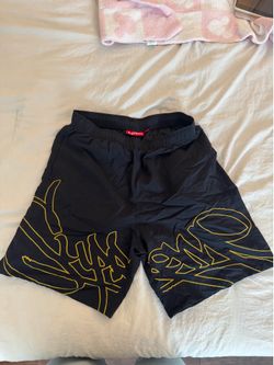 Supreme men’s shorts size small