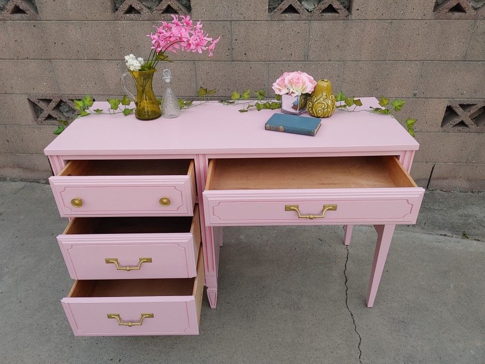Gorgeous Light Pink Desk