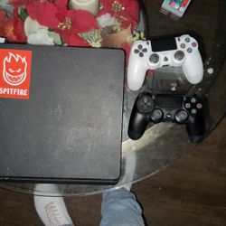 Ps4 With 2 Controller And Cords Come With GTA5 Disc Version And 3 Other Disc Games 
