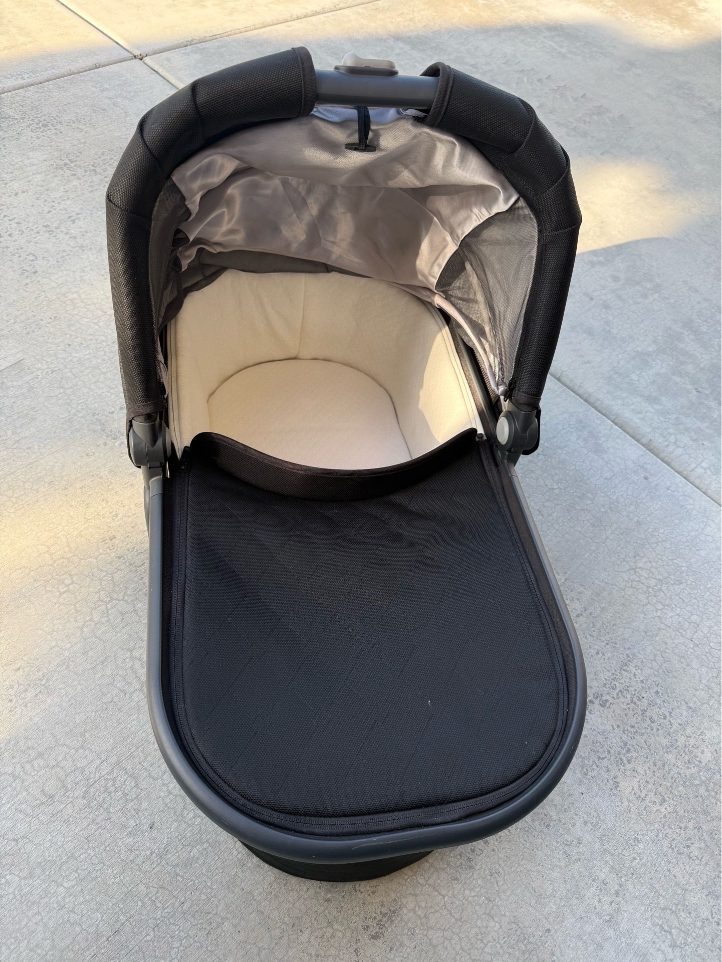 Uppababy Black Bassinet