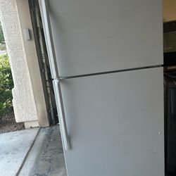 Whirlpool 18.2 cu. ft Refrigerator