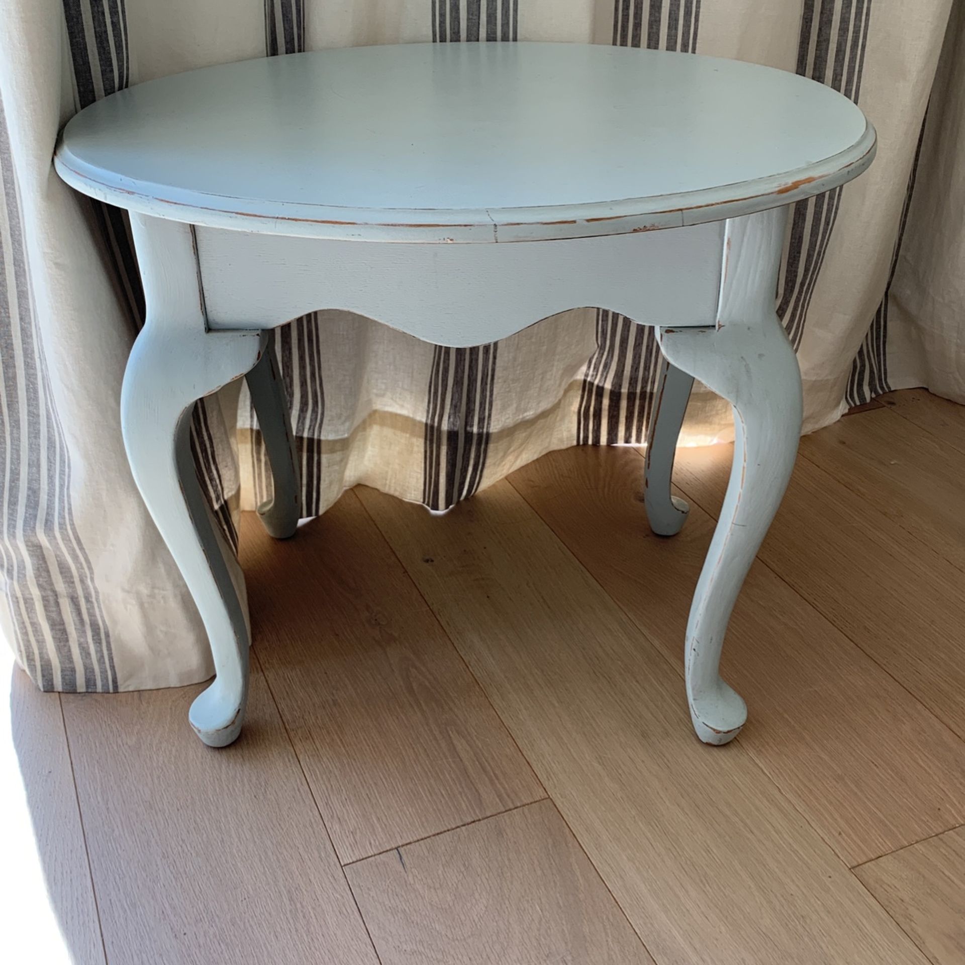 Chic End/small Wood Table