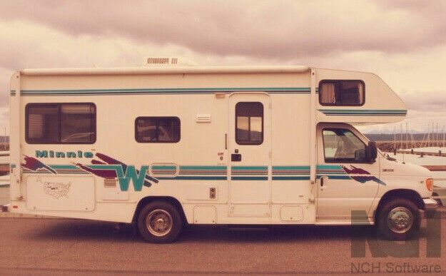 Photo 1999 Winnebago Minnie Clean RV