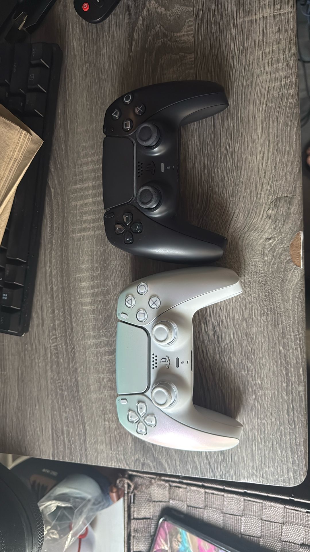 2 Ps5 Controllers