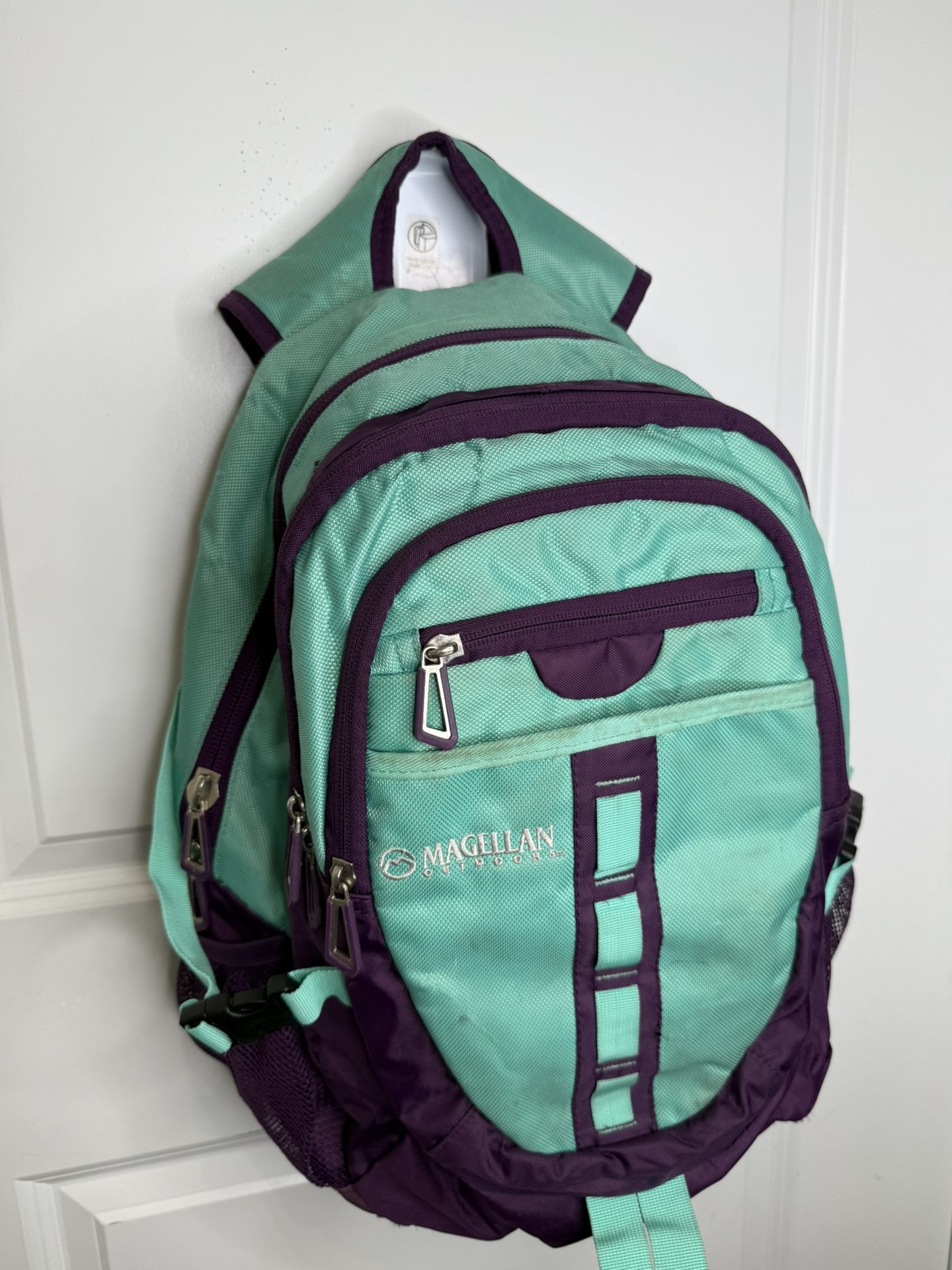 Multiple compartments bookbag