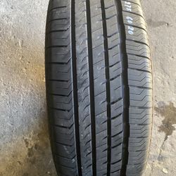 One Tire 275 60 20 Like New 
