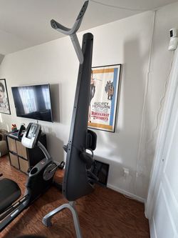 2021 Hydrow Pro Rowing Machine Excellent Condition with Storage Kit - Severn, MD