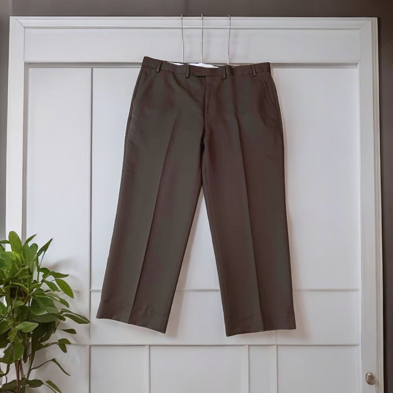 New Paul Fredrick Mens 100% Polyester Dress Pants Size 42 Color 202 COCOA