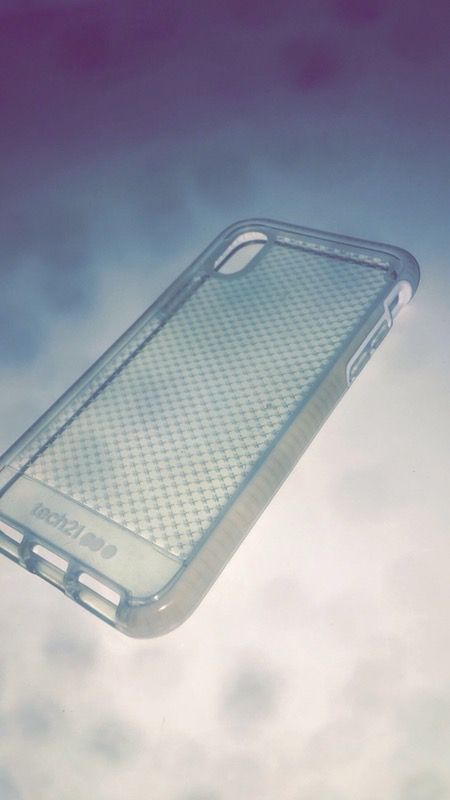 iPhone X tech 21 white