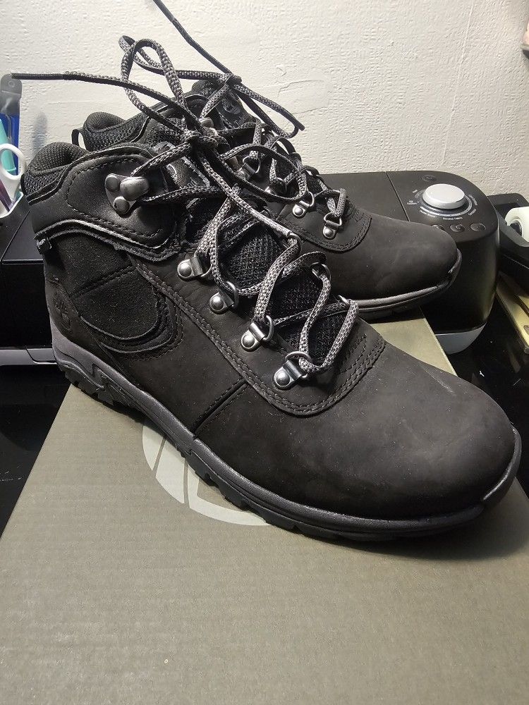 Women Timberland Hiking Boots Size 6.5 NEW!