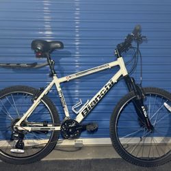 Men’s Bianchi Aluminum 6000 XC-L RUCK 26” Mountain Bike for $180