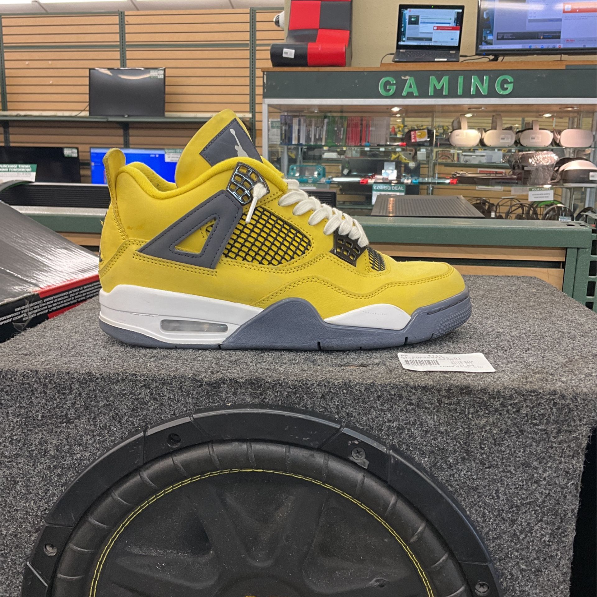 Air Jordan 4 Retro Lightning 