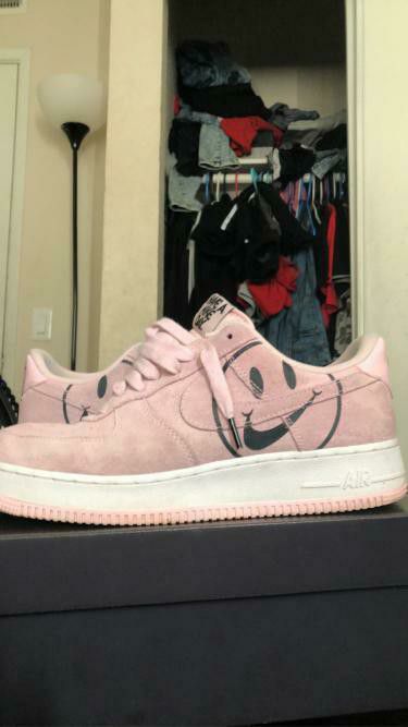 Pink and white smiley size 10