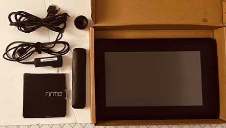 Wacom Cintiq 13HD creative pen & touch display.