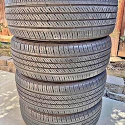 235/60r18 Kumho Tires Cón 80% De Vida Las 4 