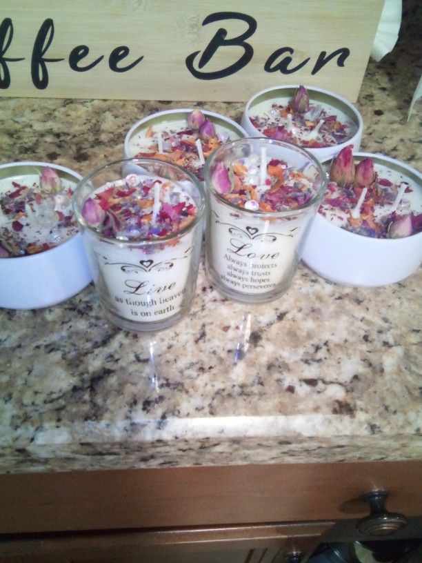 Homemade Custom Candles By Roz Floral Scent Nicely Decorated $4 For Small And $6 For Medium Size Won't Last Long !!!