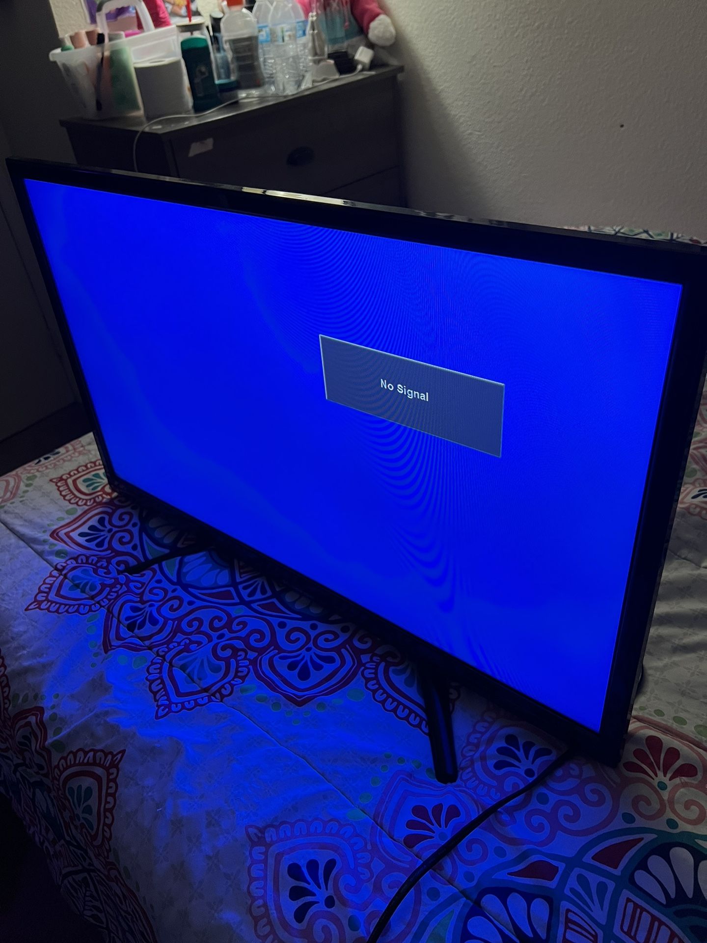 32” LED LCD Tv Not a Smart Tv