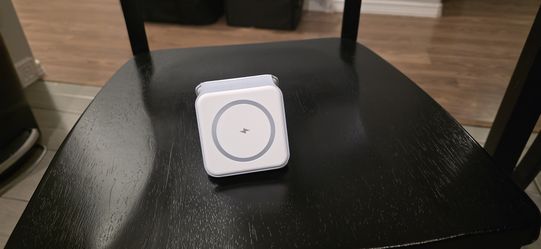 3-in-1 Magnetic Wireless Charging Pad Qi White Desktop Holder