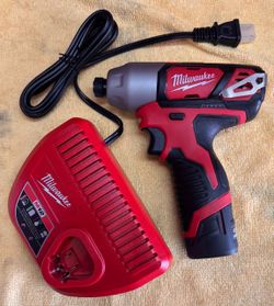 Milwaukee M12 Cordless 1/4 in. Hex Impact w 2.5 Battery & Charger