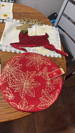Eastside, Red Gold Poinsettia Round Christmas Placemat