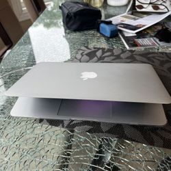 MacBook Air (11inch Early 2015)