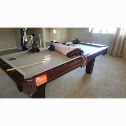 Poolo Table ( Negotiable)!!