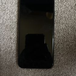 2 PHONES iPhone 7 & SE FOR SALE 