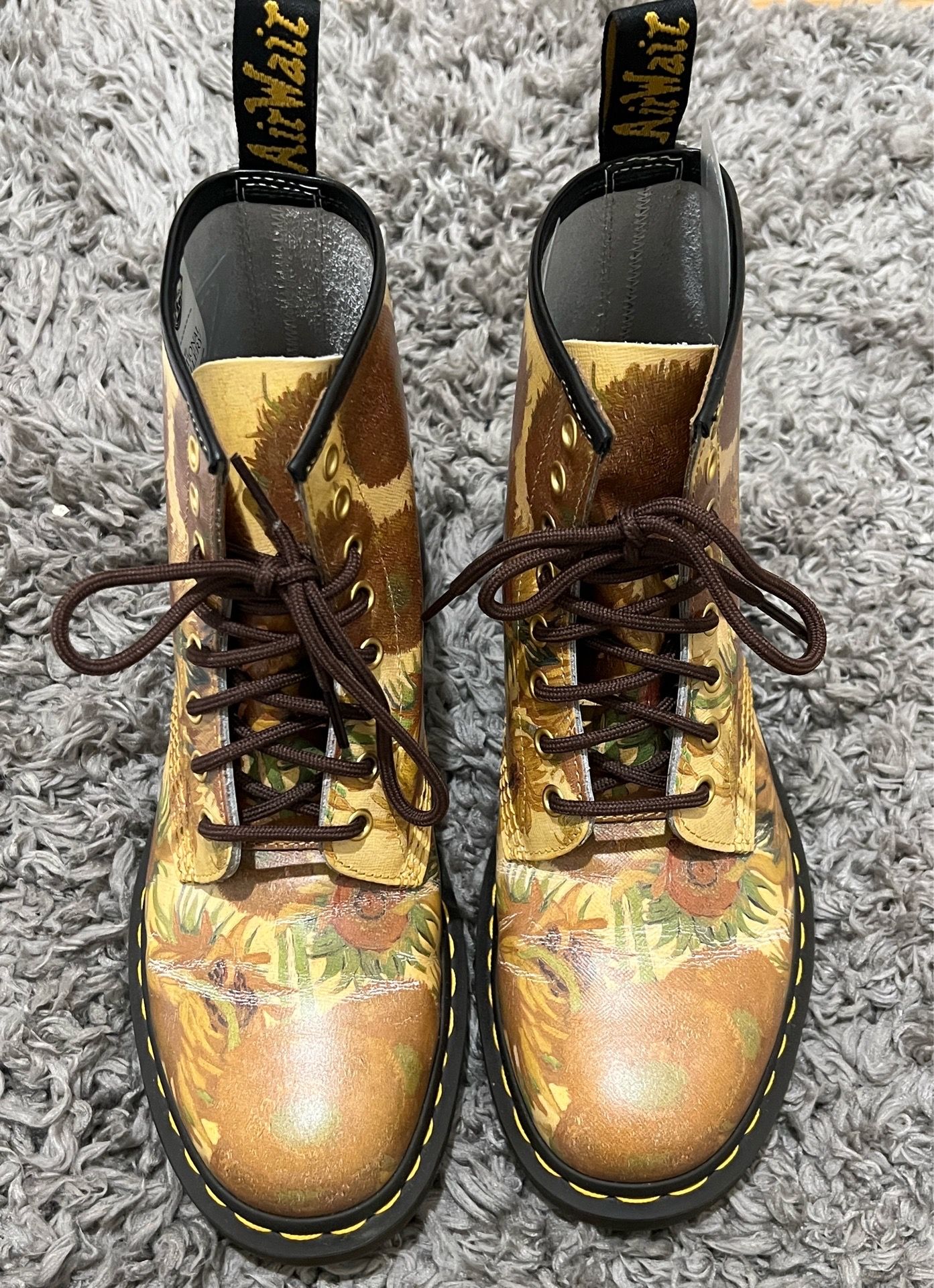 Dr. Martens, National Gallery Van Gogh Sunflowers boots.Light use. M8, W9. Unisex