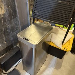 18 Gallon Auto-Opening Trashcan 