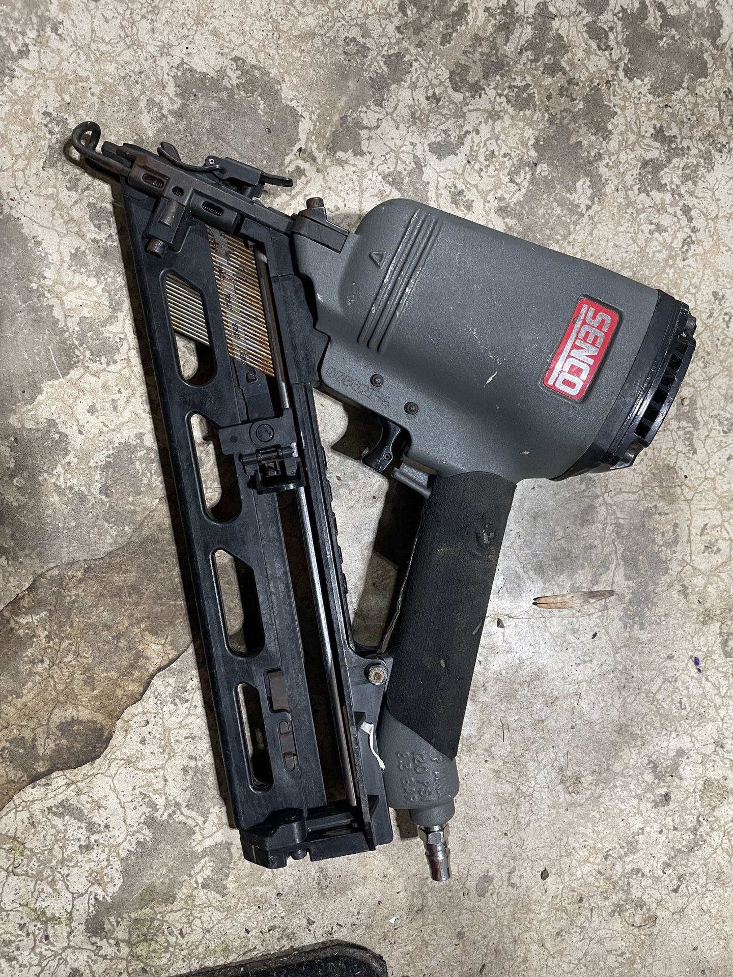 US Made Senco SFN40 Nail Gun Pneumatic 2.5 Inch Finish Nailer