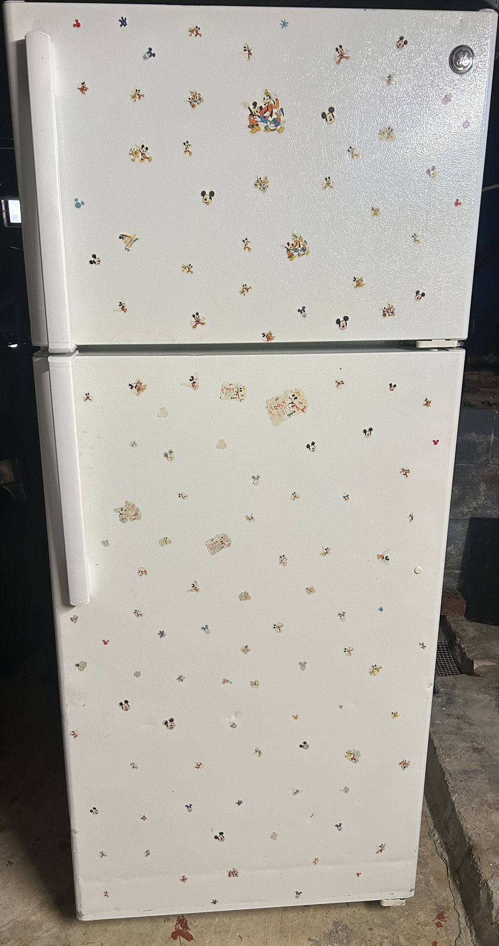 HP Top Freezer Refrigerator 