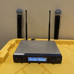 Audio2000's AWM-6952U UHF Handheld 200 Frequencies Portable Wireless Microphone