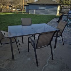Mesa con 4 sillas para patio