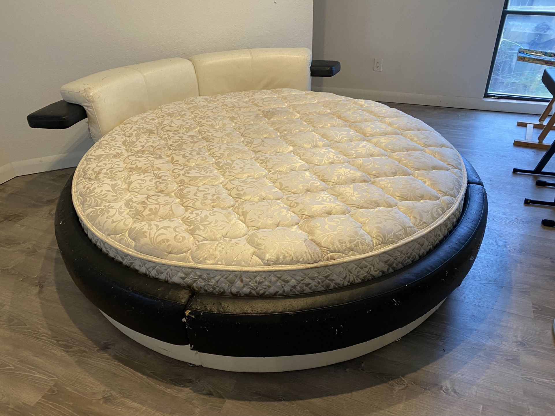 Large Round Bed 38x4