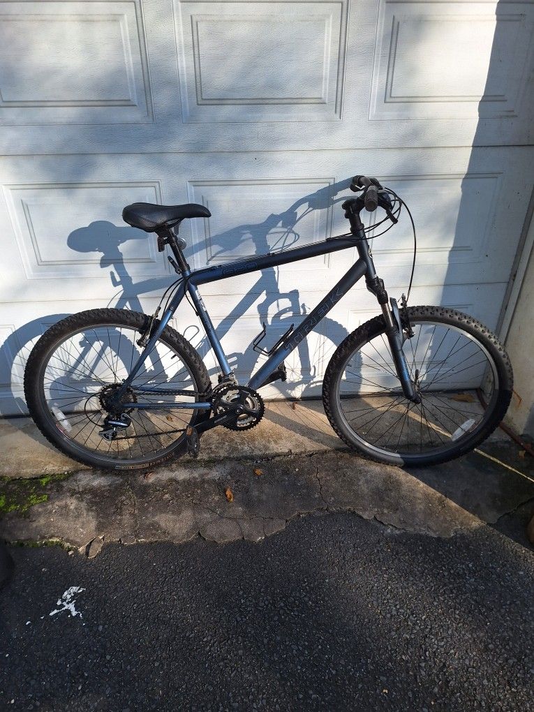 Trek 820 Mountain Bike. 53.5 cm