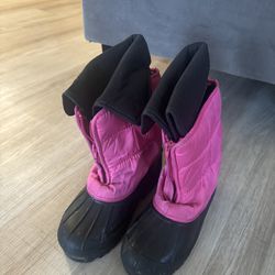 Girls snow Boot Size 2 