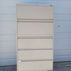 Filing cabinet - Metal 5 Drawers