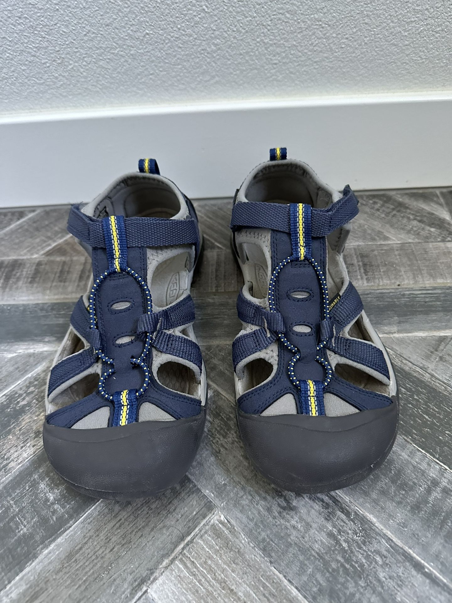 Keen Boys Size 5 Youth Water Shoes