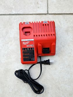 Milwaukee Charger 18V/12V